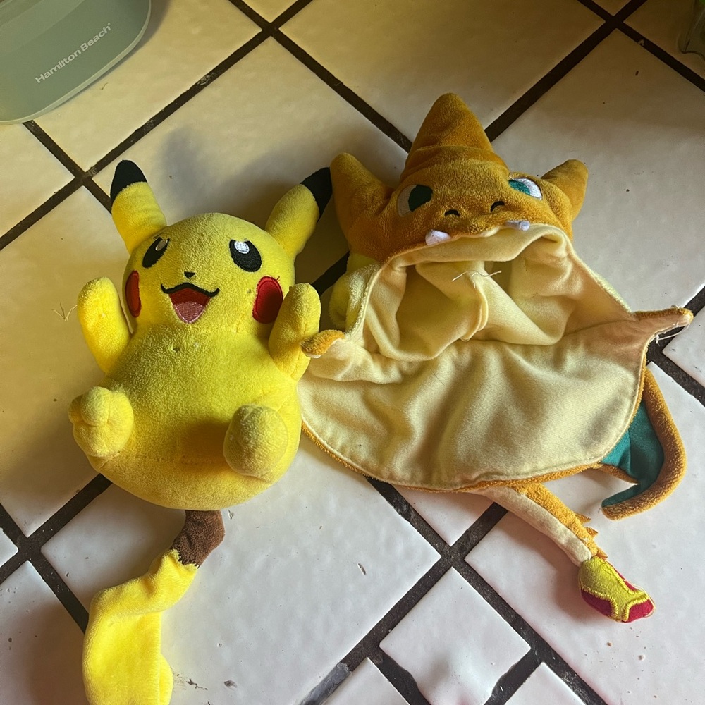 Pokemon Pikachu Charizard Plush